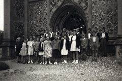 Long-Melford-School-visits-the-Church-in-1952
