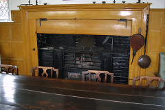 Fireplace-in-the-victorian-dining-room