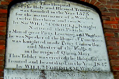 Memorial-plaque-at-Hospital-1