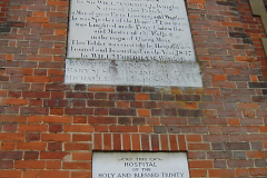 Memorial-plaque-at-Hospital
