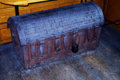 The-Olde-Hospital-chest