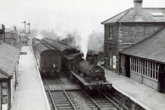 Engine 65475 at Long Melford Station on 04/11/1958