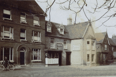 Coconut-House-and-Chemist-Hall-Street-circa-1900
