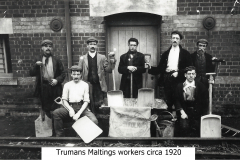 Trumans-Maltings-workers-circa-1920